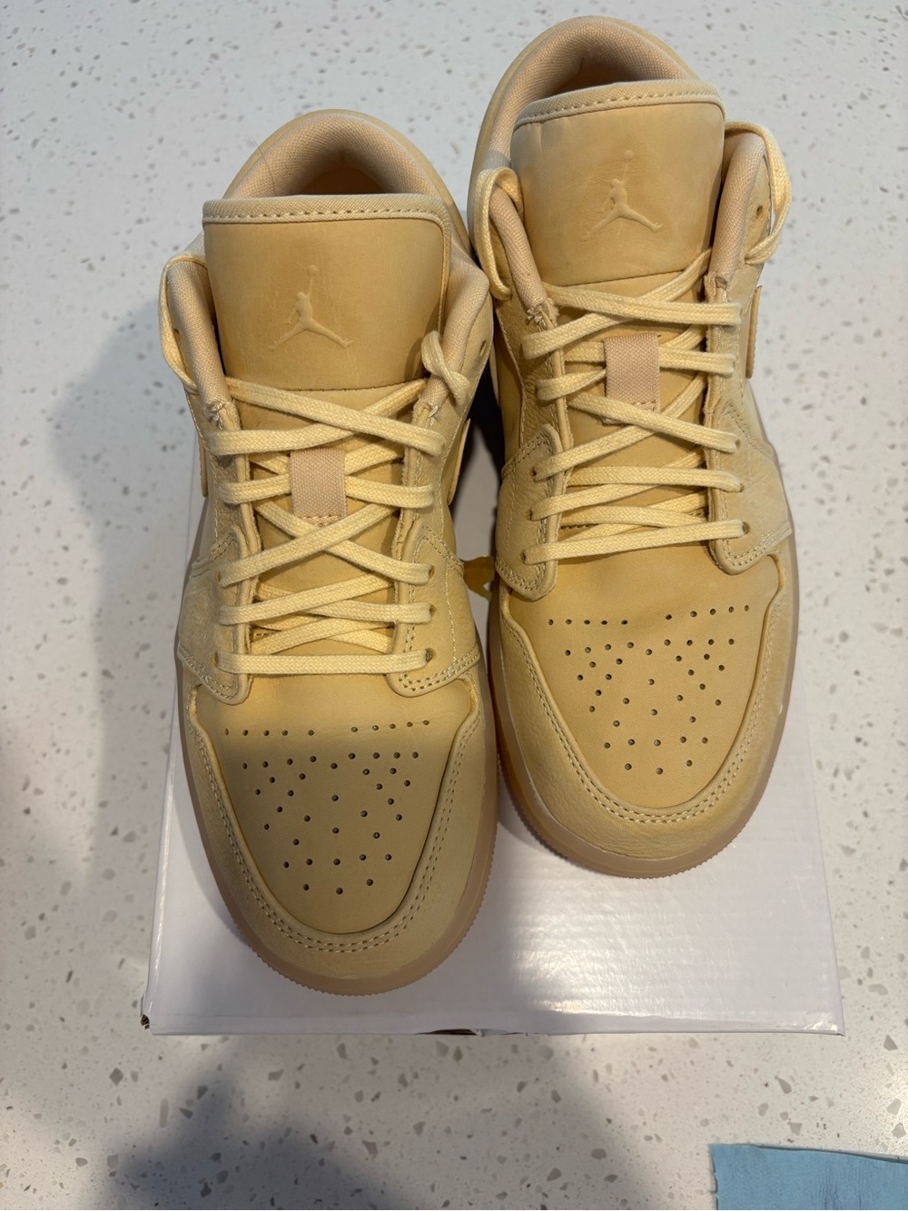 Nike Air Jordan 1 Low SE Pale Vanilla Gum Women’s Size 8 FZ3972-294 w/ Box - Picture 3 of 9